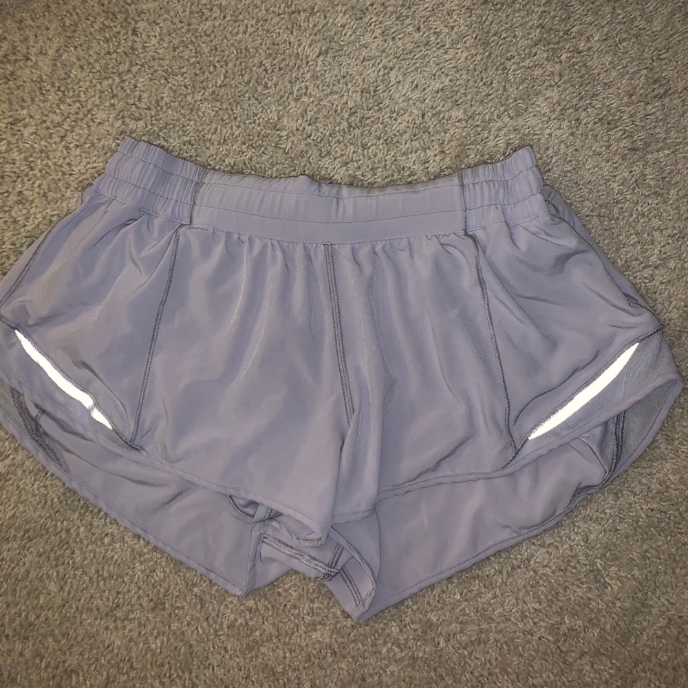 Lululemon Hotty Hot short 2.5” lilac
